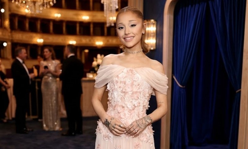 ariana grande biography for kids